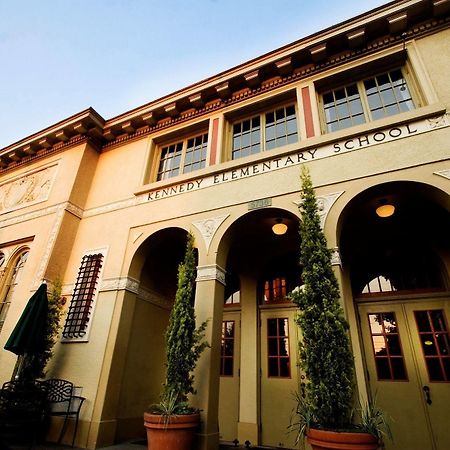 Mcmenamins Kennedy School Hotel Portland Exterior foto