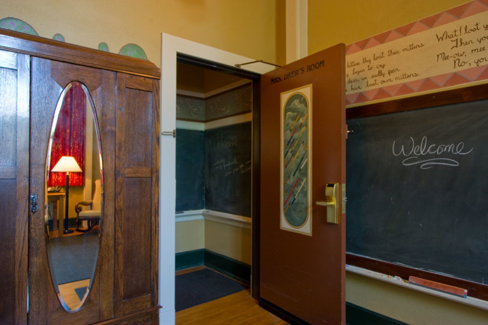 Mcmenamins Kennedy School Hotel Portland Exterior foto