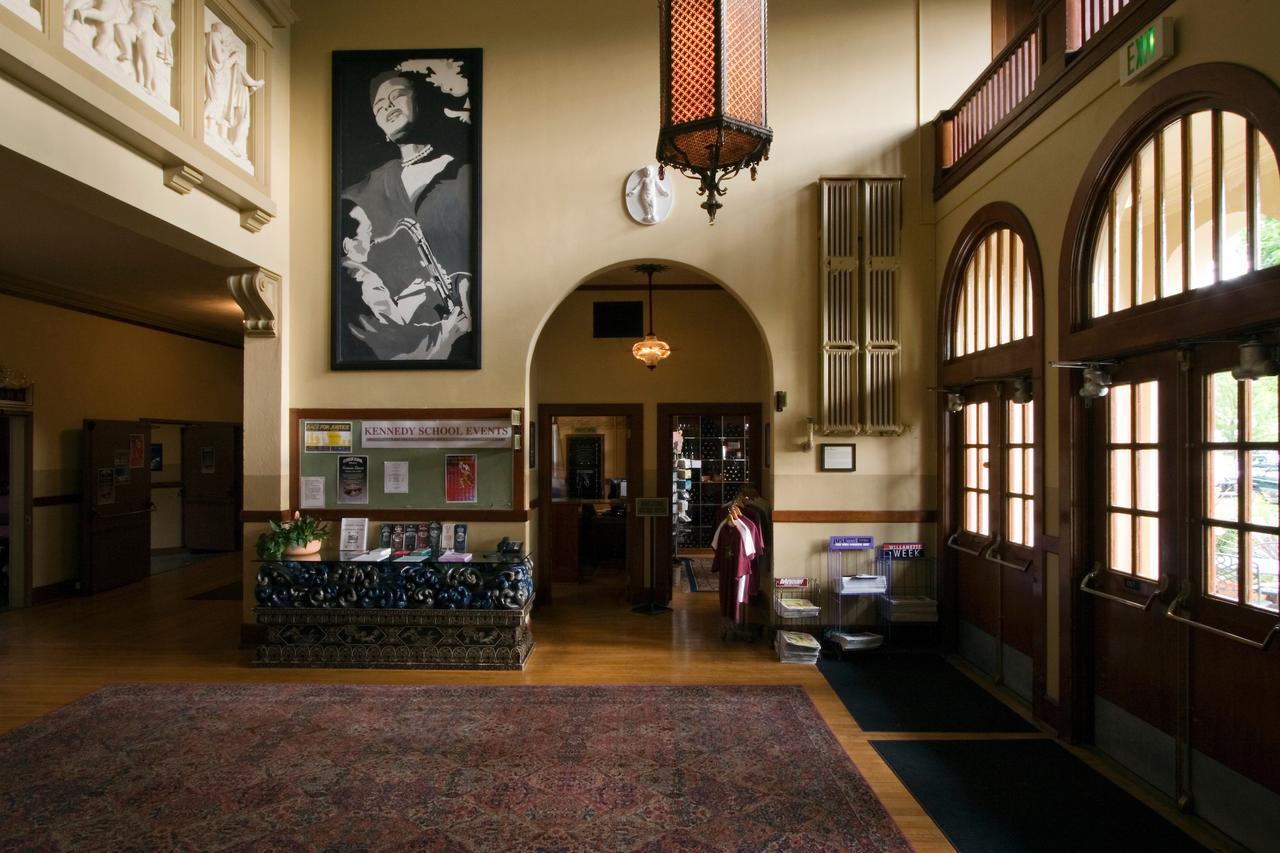 Mcmenamins Kennedy School Hotel Portland Exterior foto
