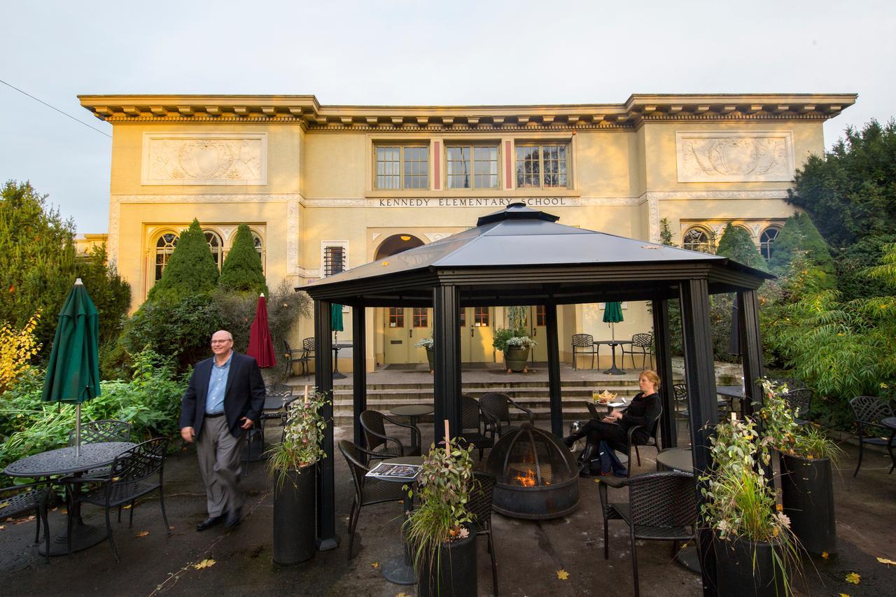 Mcmenamins Kennedy School Hotel Portland Exterior foto