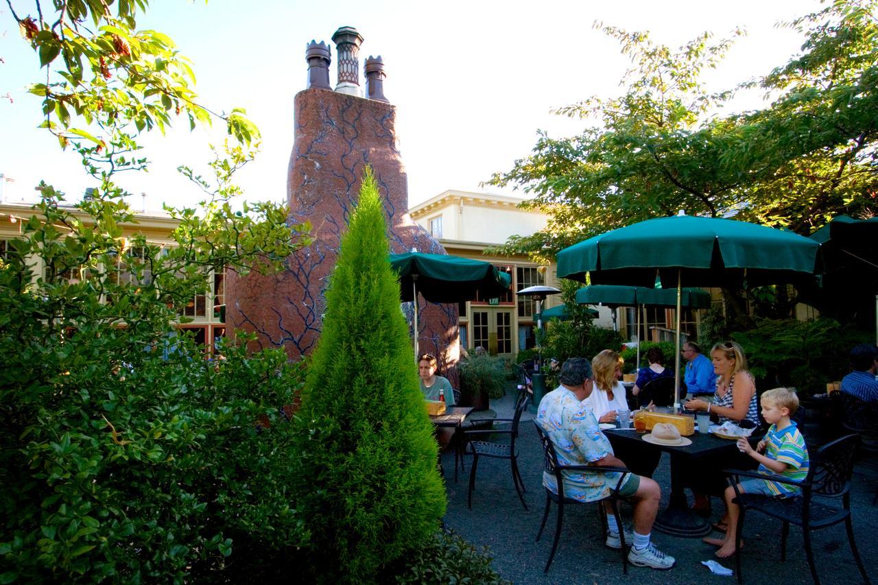 Mcmenamins Kennedy School Hotel Portland Exterior foto